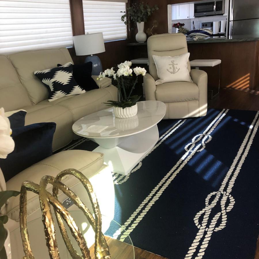 Luxury Afloat Yacht Paradise 3 Bedrooms 3bath 5 Beds With Full Marina View Hotel en barco