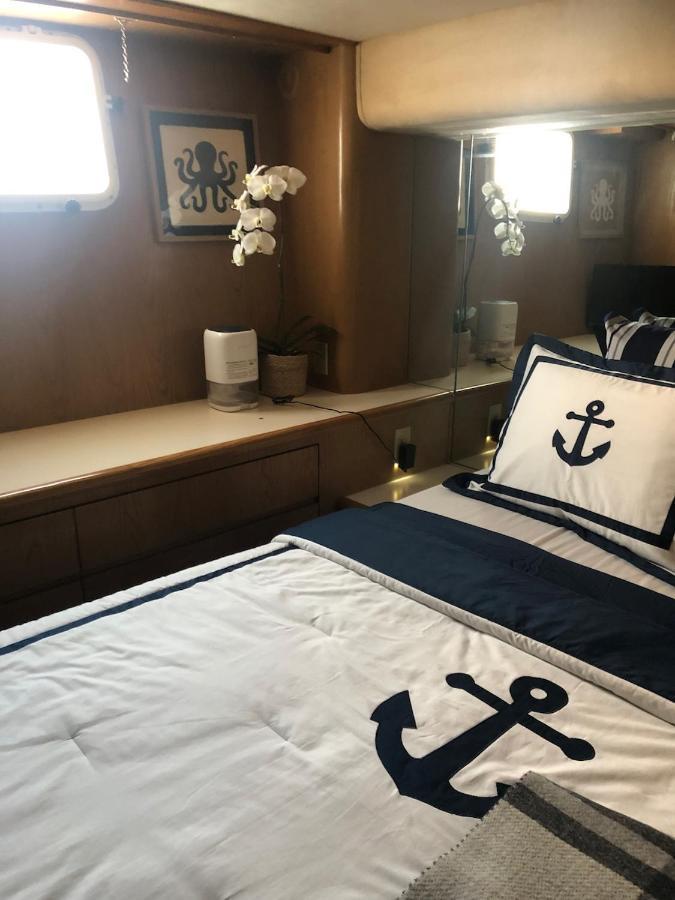 Luxury Afloat Yacht Paradise 3 Bedrooms 3bath 5 Beds With Full Marina View Hotel en barco *