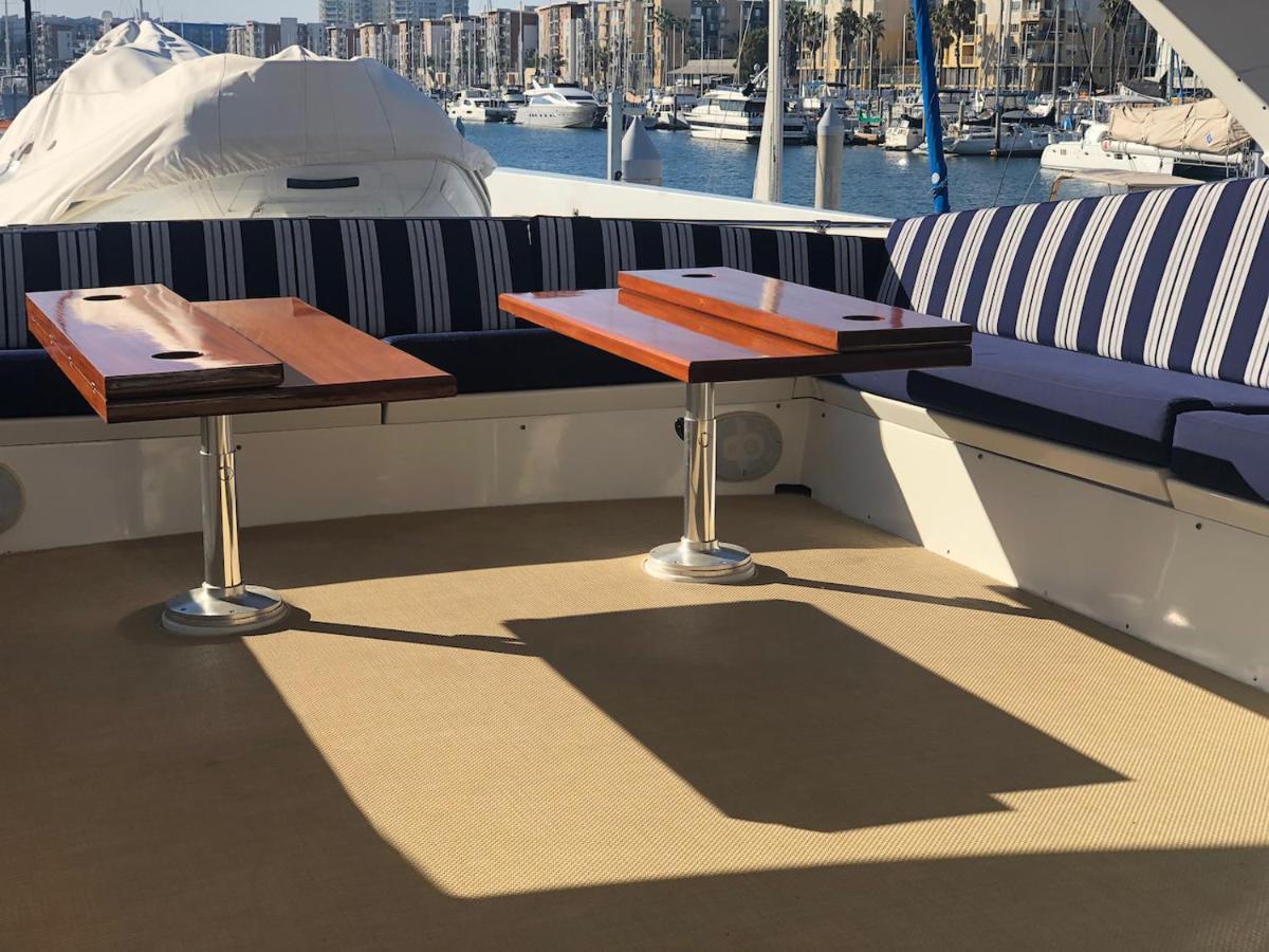 Luxury Afloat Yacht Paradise 3 Bedrooms 3bath 5 Beds With Full Marina View Los Ángeles