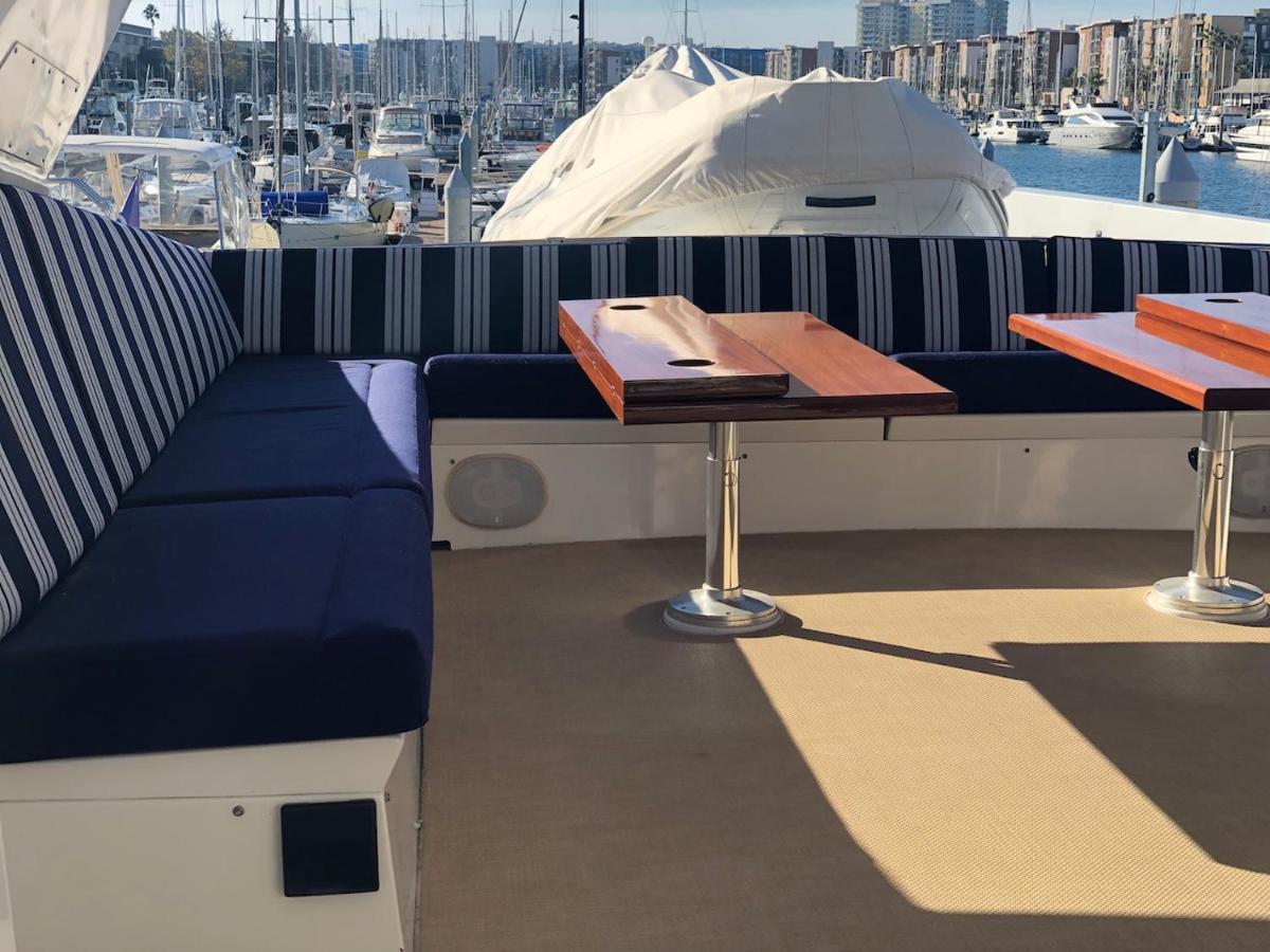Hotel en barco Luxury Afloat Yacht Paradise 3 Bedrooms 3bath 5 Beds With Full Marina View