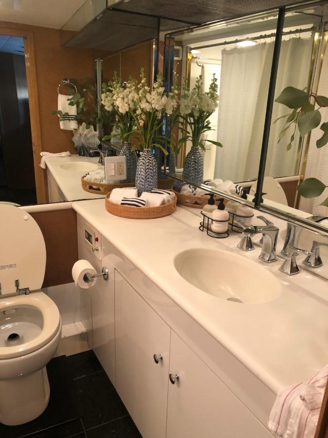 Luxury Afloat Yacht Paradise 3 Bedrooms 3bath 5 Beds With Full Marina View Los Ángeles